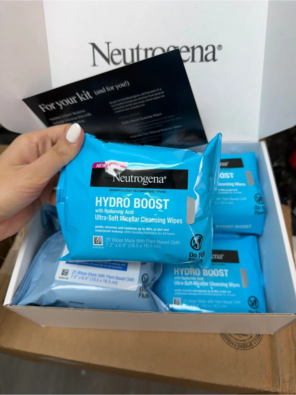 Neutrogena Hydro Boost(4 packs & Makeup Remover Wipes(4 packs)